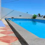 בית נופש Charming In With Private Pool